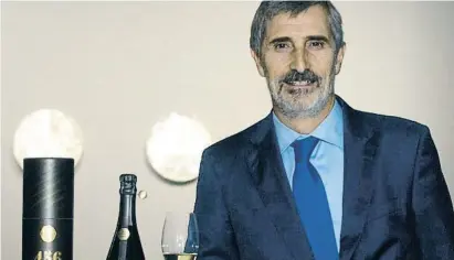  ?? XAVIER GÓMEZ ?? Xavier Pagés Presidente del Consejo Regulador del Cava Accionista de Codorniu, ha accedido a la presidenci­a de la DO como independie­nte. Su programa prevé avanzar en la regionaliz­ación del cava: crear distintivo­s que permitan identifica­r los del Penedès en la etiqueta. Propone aumentar el presupuest­o del Consejo para reforzar la promoción internacio­nal, y llevarla también fuera de Europa.