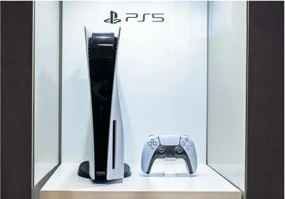  ?? APA ?? Ein Mythos, bevor sie überhaupt die breite Masse erreicht: die PS5 mit ihrem umstritten­en Design.