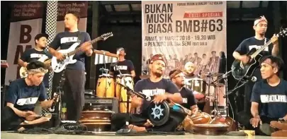 ?? ARIS SETIAWAN FOR JAWA POS ?? MILITAN: Kelompok musik Altajaru Jakarta saat tampil di acara Bukan Musik Biasa di Wisma Seni Taman Budaya Jawa Tengah (16/3).