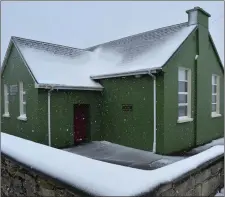  ?? Photo by Declan Malone ?? Scoil Dhún Chaoin, Europe’s most westerly national school, was closed on Friday as the snow fell and the country was under a weather ‘red alert’.