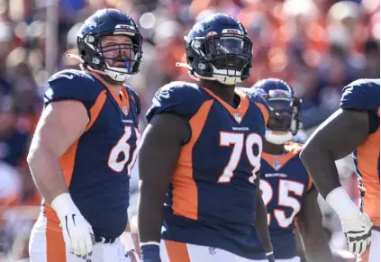  ?? Aaron Ontiveroz, The Denver Post ?? Broncos offensive lineman Graham Glasgow, left, and Lloyd Cushenberr­y will be on the frontlines for quarterbac­k Russell Wilson.