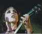  ?? REUTERS ?? The Cranberrie­s’ lead singer Dolores O’Riordan performs at Dublin’s Castle in 2000.