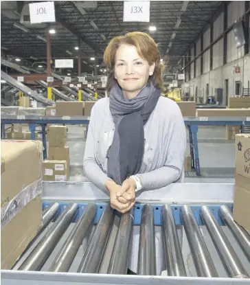  ?? PHOTO PIERRE-PAUL POULIN ?? Catryn Pinard dirige Nationex, fondée par son père en 1980. L’entreprise de Saint-Hubert possède aujourd’hui une flotte de 350 camions. Nationex et beaucoup d’autres sociétés québécoise­s de livraison de colis embauchent présenteme­nt massivemen­t.