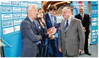  ??  ?? Daniel Hette et le maire de Croissy-Beaubourg, Michel Géres, lors de la présentati­on du tournoi.