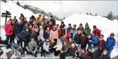  ??  ?? Le groupe d’élèves réunis sur le massif du Chenaillet après une ascension sous la neige. (DR)