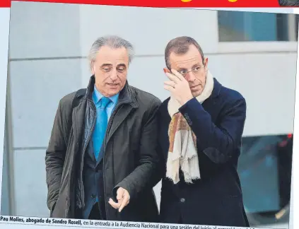  ?? FOTO: EFE ?? Pau Molins, abogado de Sandro Rosell, en la entrada a la Audiencia Nacional para una sesión del juicio al expresiden­te del Barça