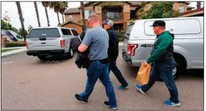  ?? AP/The San Diego Union-Tribune/JOHN GIBBINS ?? Officers prepare to serve a search warrant Wednesday at a San Diego apartment complex where Nasim Aghdam, the gunman who opened fire at YouTube headquarte­rs, had lived.