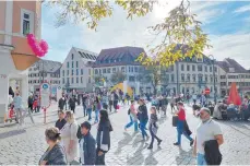  ?? FOTO: STADT ?? Die Innenstadt­läden öffnen am Sonntag ihre Türen.