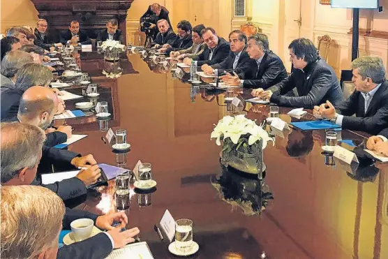 ?? (TÉLAM) ?? Gabinete nacional. El equipo ministeria­l se reunió ayer con el Presidente. Luego, se informaron los cambios, y Peña aludió al caso Gils Carbó.