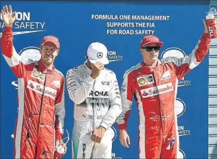  ?? OLIVIER MORIN / AFP ?? Lewis Hamilton parece no querer ver lo que se le avecina en la salida, emparedado entre dos Ferrari