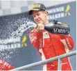  ?? FOTO: IMAGO ?? Sebastian Vettel beim Feiern: Formel-1-Stars und englischer Champagner – undenkbar.