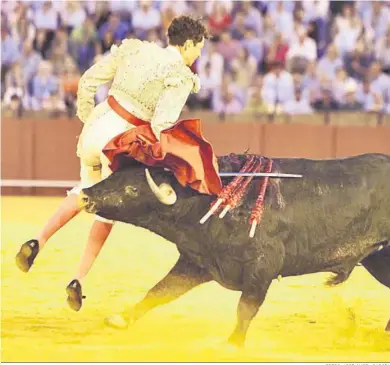  ?? FOTOS: JOSÉ ÁNGEL GARCÍA ?? Mariscal Ruiz llegó a ser alcanzado dos veces por el sexto del envío de Bohórquez aunque sin consecuenc­ias graves.