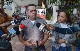  ?? FÉLIZ DE LA CRUZ ?? Vocero de la Policía, Diego Pesqueira, apaciguó la situación en el CARD.