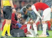  ?? REUTERS ?? Danny Welbeck (on the floor) hurt his ankle and left the field in the 26th minute against Sporting Lisbon on Thursday.