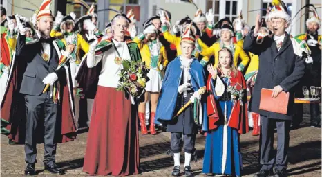  ?? FOTO: FERDINAND LEINECKER ?? KGO-Präsident Stefan Müller (r.) mit den Prinzenpaa­ren Daniel II. (Daniel Walker, v. l.) und Teresa I. (Teresa Müller) sowie Linus I. (Linus Gerner) und Johanna I. (Johanna Patzelt).