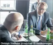  ??  ?? Christoph Stadlhuber (r.) setzt auf 3D-Visualisie­rungen.