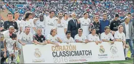  ?? FOTOS: EFE ?? El Bernabéu disfrutó de la VII edición del Corazón Classic Match. Raúl fue uno de los más aclamados y Figo marcó uno de los tres goles del Real al Ajax
