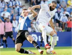  ?? FOTO: AFP ?? El francés Karim Benzema afianzó el liderato de goleo con su noveno gol, pero no pudo impedir la derrota del Real Madrid.