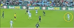  ??  ?? Nadie con Aspas.
Pérdida de Cristiano y el bloque de medios busca impedir la salida del Celta, pero Aspas está solo. Varane, hundido. De ahí derivó el 1--0 de Wass.