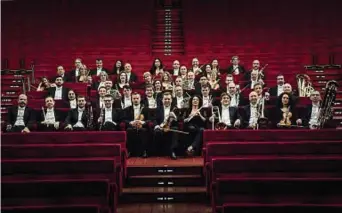  ?? ?? Foto di gruppo Fondata dai professori d’orchestra del Regio, la Filarmonic­a Trt debuttò il 1° marzo 2004