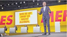  ?? FOTO: JÖRG CARSTENSEN/DPA ?? Kein „Klimaschut­z by Bullerbü“: FDP-Chef Christian Lindner beim Bundespart­eitag in Berlin.