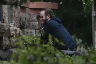  ?? LARS HAGBERG, THE CANADIAN PRESS ?? Joshua Boyle and his son Jonah play in the garden at his parents house in Smiths Falls, Ont., on Saturday.