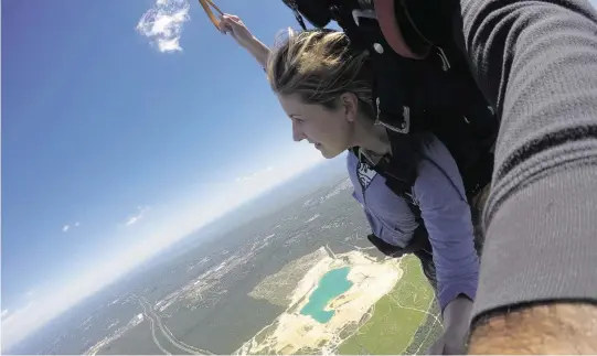  ?? COURTESY OF LAURA CARNEY Handout ?? Laura Carney skydives in New Jersey in June 2017 as part of her completing 54 items that remained on her late father’s bucket list.