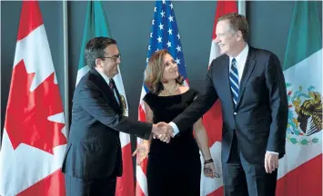  ?? SEAN KILPATRICK/THE CANADIAN PRESS ?? Foreign Affairs Minister Chrystia Freeland, centre, meets for a trilateral meeting with Mexico’s Secretary of Economy Ildefonso Guajardo Villarreal and Ambassador Robert E. Lighthizer, United States Trade Representa­tive, during the final day of the...