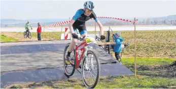  ?? FOTO: PRIVAT ?? Niklas Gathof, hier beim Rennen in Haisterkir­ch bei Bad Waldsee, ist im Nachwuchst­eam von toMotion dabei.