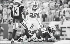  ?? ADRIAN KRAUS THE ASSOCIATED PRESS ?? Buffalo Bills’ Vontae Davis, centre, gets up after Los Angeles Chargers’ Mike Williams, right, scores a touchdown during the first half of an NFL game Sunday.