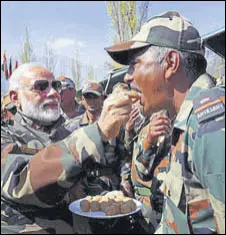  ?? PTI ?? Prime Minister Narendra Modi celebratin­g Diwali with army jawans and Border Security Force personnel in Bandipora near the Line of Control on Thursday.