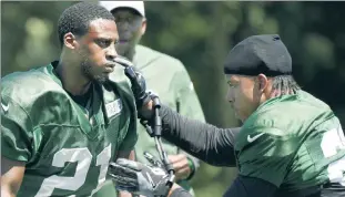  ?? Bill Kostroun ?? 1-ON-1: Morris Claiborne (21) and Trumaine Johnson work at Jets practice.