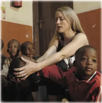  ??  ?? Louise Quill, founder of the Tír na nÓg orphanage pictured helping the children during the filming of the ‘Kilimanjar­o Mama’ documentar­y.