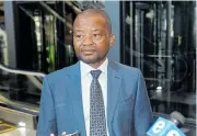 ?? /Freddy Mavunda ?? Bitter fight: Axed Old Mutual CEO Peter Moyo briefs the media in September.