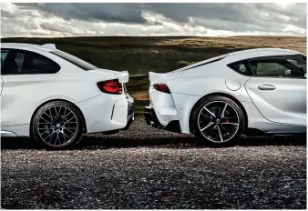  ??  ?? Es difícil obviar los elementos heredados de BMW en el interior del Toyota. Abajo: El diseño del Supra es más curvado y personal que el del M2, bastante más sobrio y rotundo.