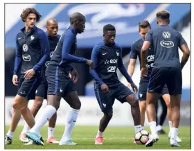  ??  ?? Dembélé et les Bleus sont attendus au tournant, ce soir, contre l’Angleterre.