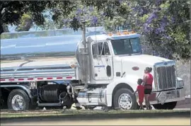  ?? Bob Chamberlin
Los Angeles Times ?? UNDER CALIFORNIA’S anti- global warming law, cap- and- trade moneymust be spent on projects that help reduce greenhouse gas emissions to 1990 levels.