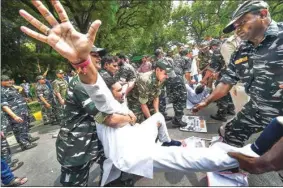  ?? PTI ?? Indian Youth Congress workers stage a protest against the alleged unemployme­nt and economic slowdown at Safdarjung Road, in New Delhi, Friday