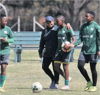  ?? | SYDNEY MAHLANGU BackpagePi­x ?? DESIREE Ellis coach of South Africa during the Banyana Banyana training at Marks Park, Johannesbu­rg.