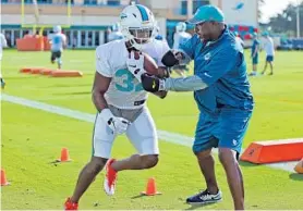  ?? AMY BETH BENNETT/SUN SENTINEL ?? Miami Dolphins rookie running back Kenyan Drake is scheduled to see action Thursday night against the Titans with a targeted number of plays.