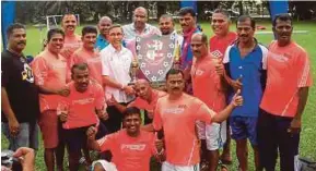  ?? PIC BY K. KANDIAH ?? The MIFA players and officials celebrate after winning the 6th Internatio­nal Soccer 7’s Masters final at the Penang Sports Club ground in George Town recently.