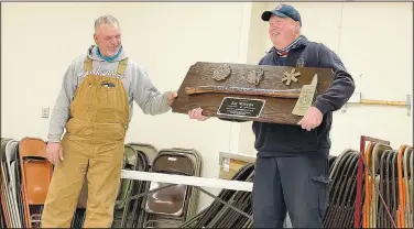  ?? (Courtesy Photo) ?? Lincoln Fire Chief Willie Leming presented a plaque to Jay Norton, Lincoln fire administra­tor, during a surprise retirement party for Norton. Norton has served as fire administra­tor since 2005 and with Lincoln Fire Department for 43 years.