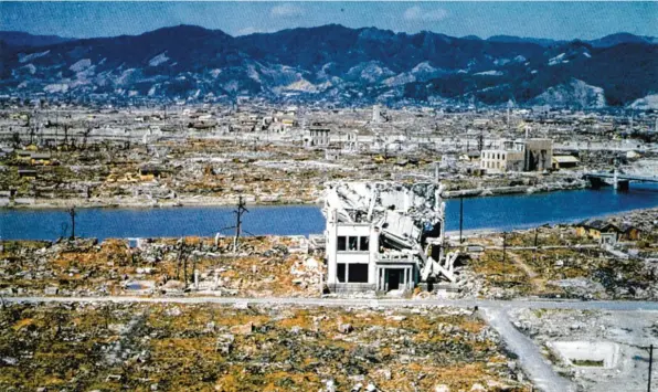  ?? Foto: akg-images ?? So sah es in Hiroshima etwa acht Monate nach dem Abwurf der Atombombe aus.