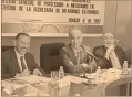  ?? Foto: cuartoscur­o ?? El subsecreta­rio para América del Norte, Carlos Sada (primero de derecha a izquierda), en la cámara de Diputados.