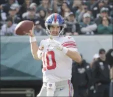  ?? JOHN BLAINE — 21ST-CENTURY MEDIA PHOTO ?? Giants quarterbac­k Eli Manning (10) looks for an open receiver against the Eagles during a game on Oct. 25 at Lincoln Financial Field.