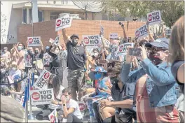  ?? ALLISON ZAUCHA — THE NEW YORK TIMES ?? Supporters gAther At A rAlly for Gov. GAvin Newsom in Los Angeles on Sept. 4 to fight AgAinst the recAll Attempt on Sept. 14.