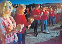  ?? JIM RASSOL/STAFF PHOTOGRAPH­ER ?? Amy Buchar, left, and her mother Sandy Buchar participat­e in the vigil.