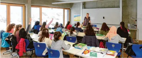  ?? Foto: Bernhard Weizenegge­r ?? Die Klassenräu­me im Neubau sind modern und großzügig gestaltet.