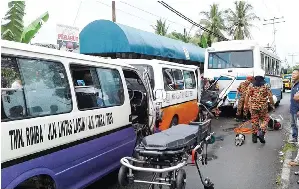 Tiga Bas Penumpang Berlanggar Seorang Parah Pressreader