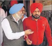  ??  ?? AAP leader of opposition in the Vidhan Sabha HS Phoolka and state convener Gurpreet Ghuggi in Jalandhar on Monday. HT PHOTO